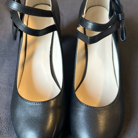 Cute Mary Jane style heels with bow - Picture 8 of 8
